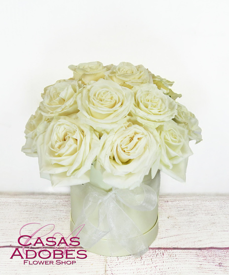 18 Roses in a coordinating hat box with bow